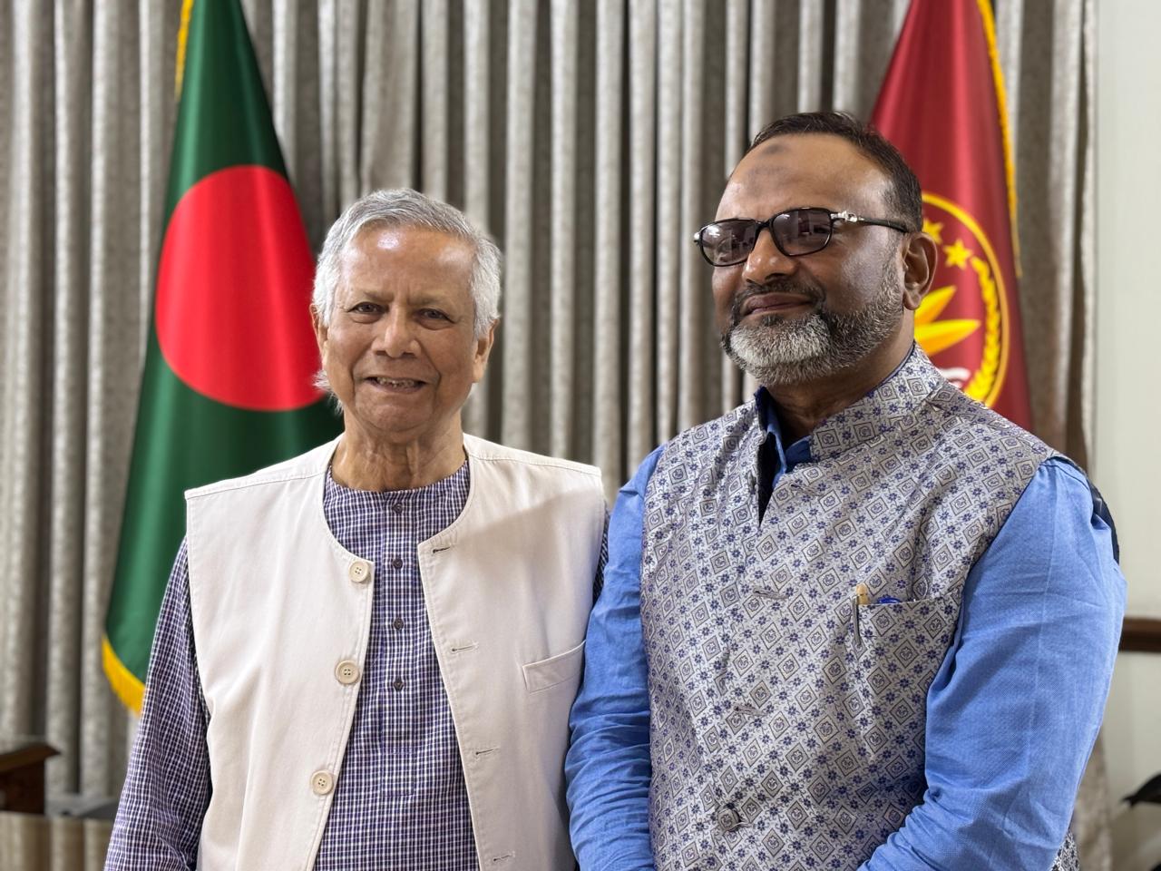 প্রধান উপদেষ্টার সঙ্গে ঢাকা বিশ্ববিদ্যালয় উপাচার্যের সাক্ষাৎ