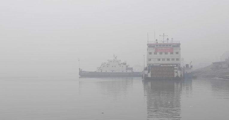 ঘন কুয়াশায় দেশের তিন রুটে ফেরি বন্ধ