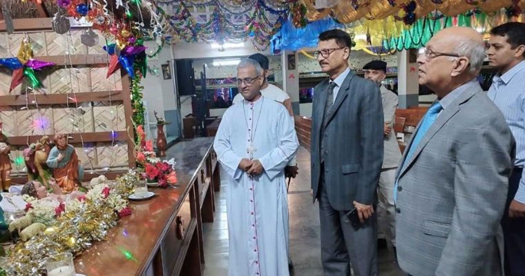 বড়দিনে চার্চে গিয়ে শান্তির বার্তা দিলেন পররাষ্ট্র উপদেষ্টা