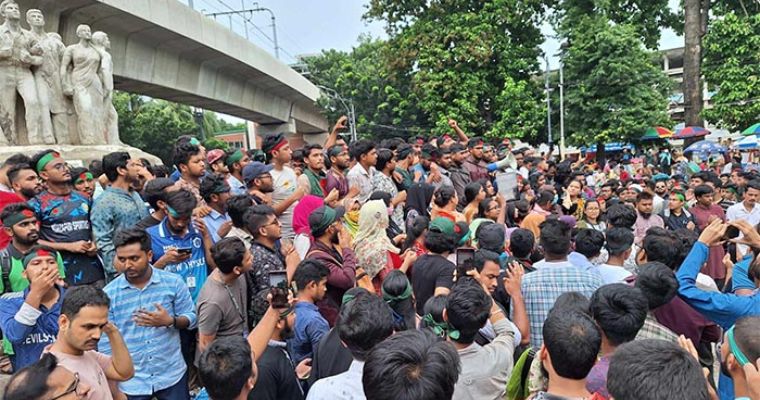 ক্ষমতার পটপরিবর্তনের বছরে নেতৃত্বে ঢাবি