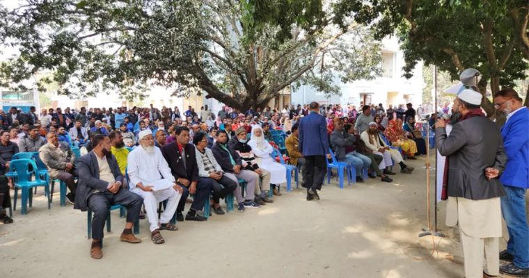 পোষ্য কোটা পুনর্বহালের দাবিতে রাবি কর্মকর্তা-কর্মচারীদের অবস্থান