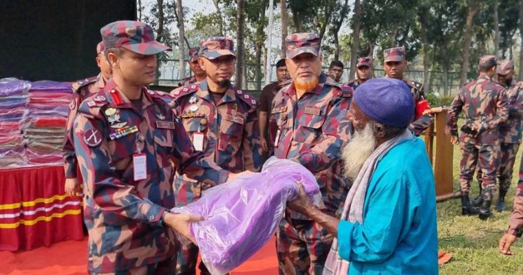 দুস্থদের মাঝে কম্বল বিতরণ করলো বিজিবি